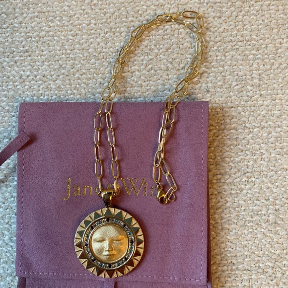 Gold and Black Pendant Necklace - Picture 2 of 7